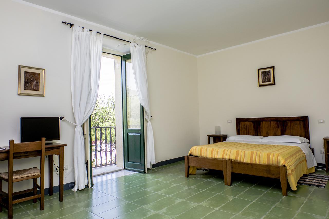 Barone Gr Macri Agriturismo Modi Gerace Bagian luar foto